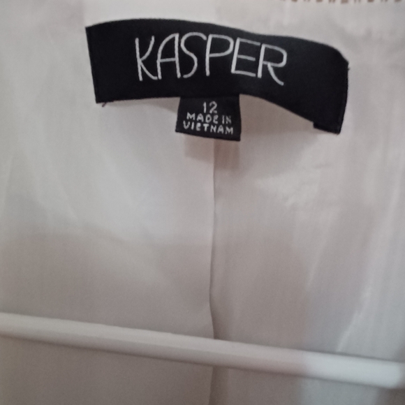 Kasper beige/white stripe, front button, long sleeve, lined jacket. Size 12. - Picture 5 of 5